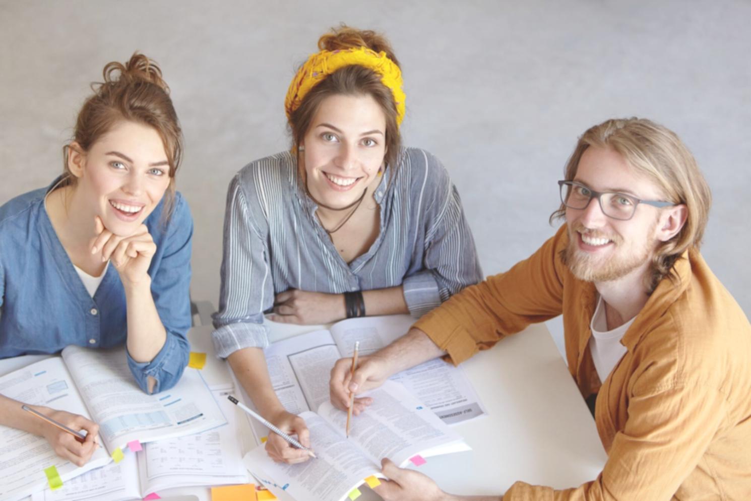 Calendrier budgétaire familial avec planification mensuelle détaillée